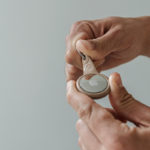 airtag-keychain-taupe-brown_5